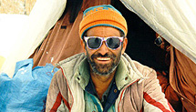 Expeditionens andrekock, Pakir, i baslägret